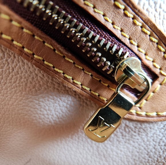 LV Monogram PM Bucket Bag - Picture 13 of 16